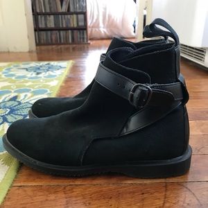 Dr. Martens Teresa Boots